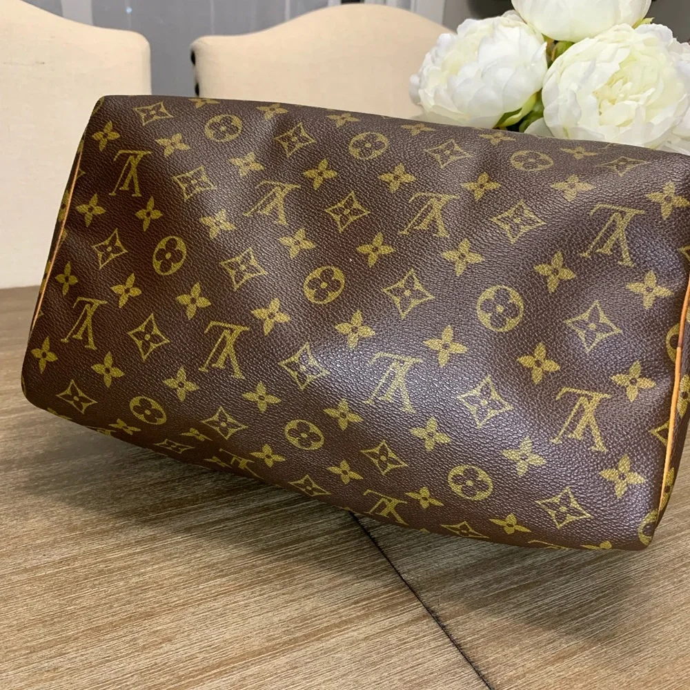 Authentic Louis Vuitton Speedy 30 in Mono - Picture 5 of 17